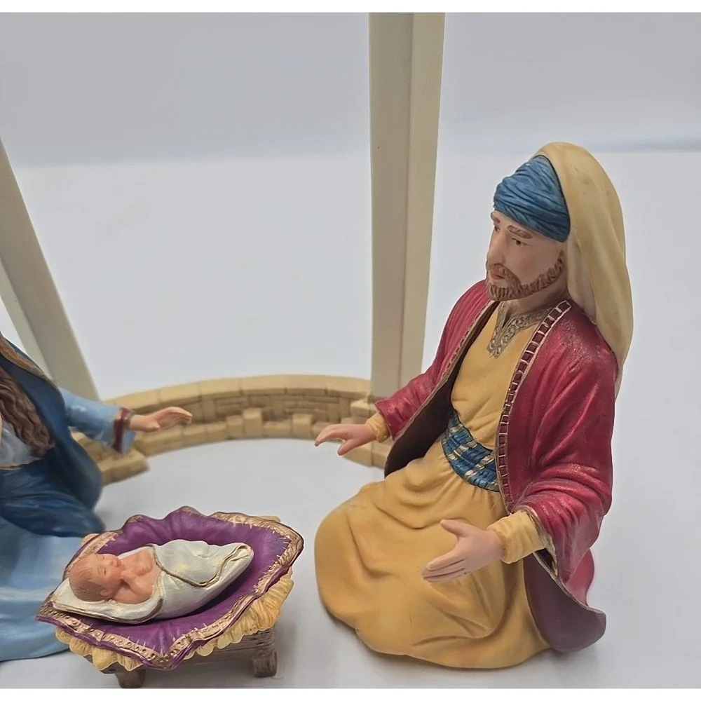 Hallmark HOLY‎ FAMILY NATIVITY Christmas Christian Figurines 2005 Set of 5